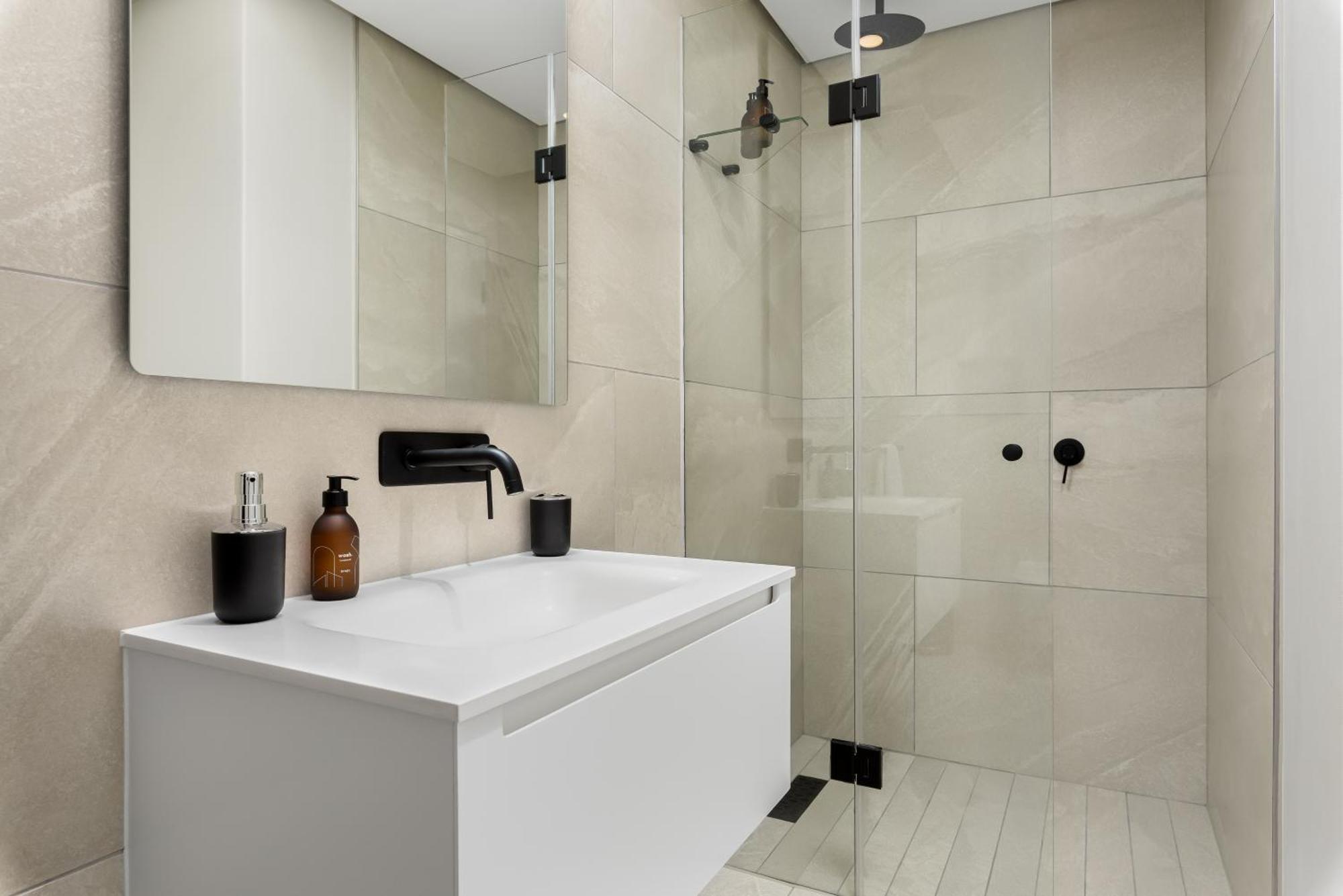 The Avant Luxury Apartment *